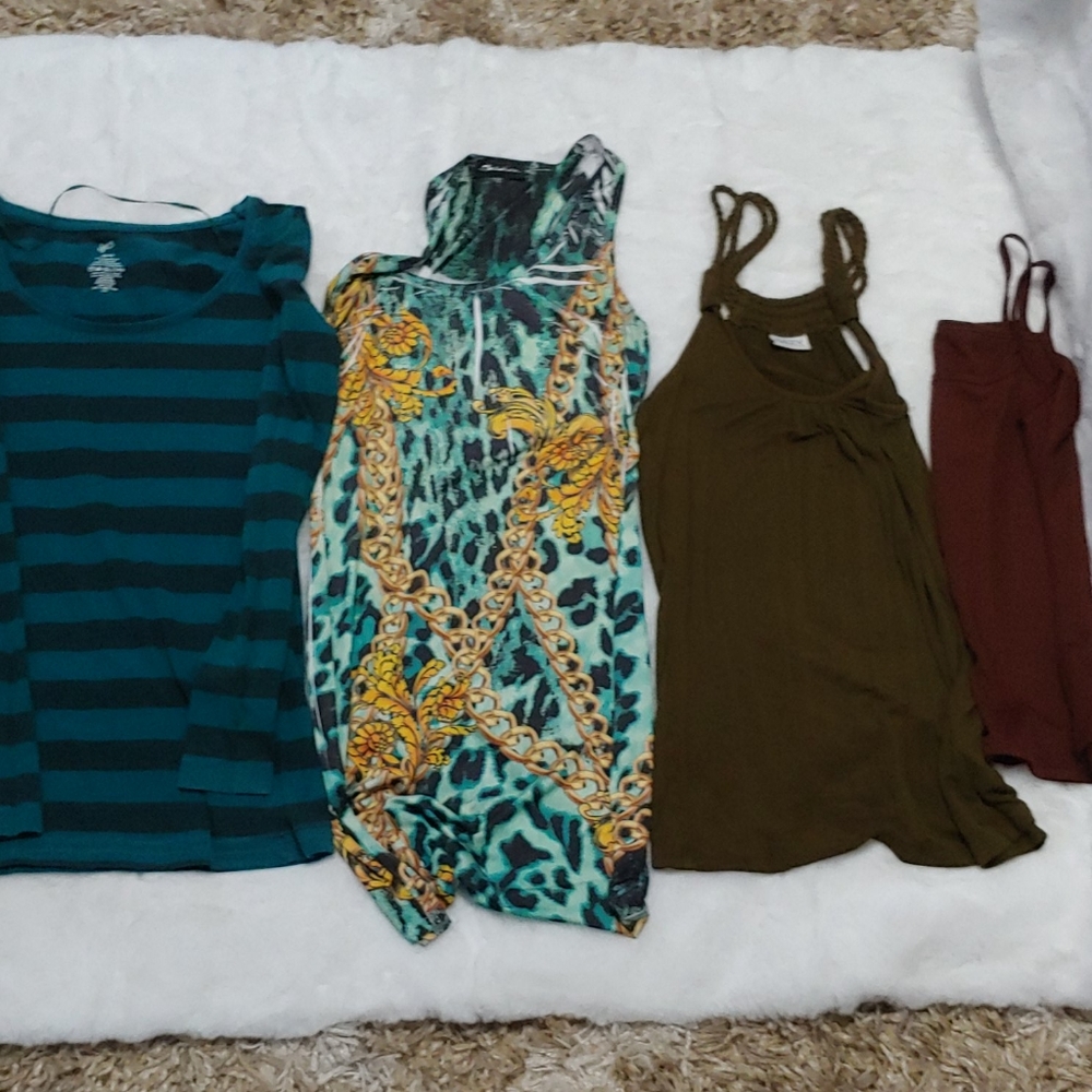 2 for $20 Set of 4pcs EUC mix women's tops